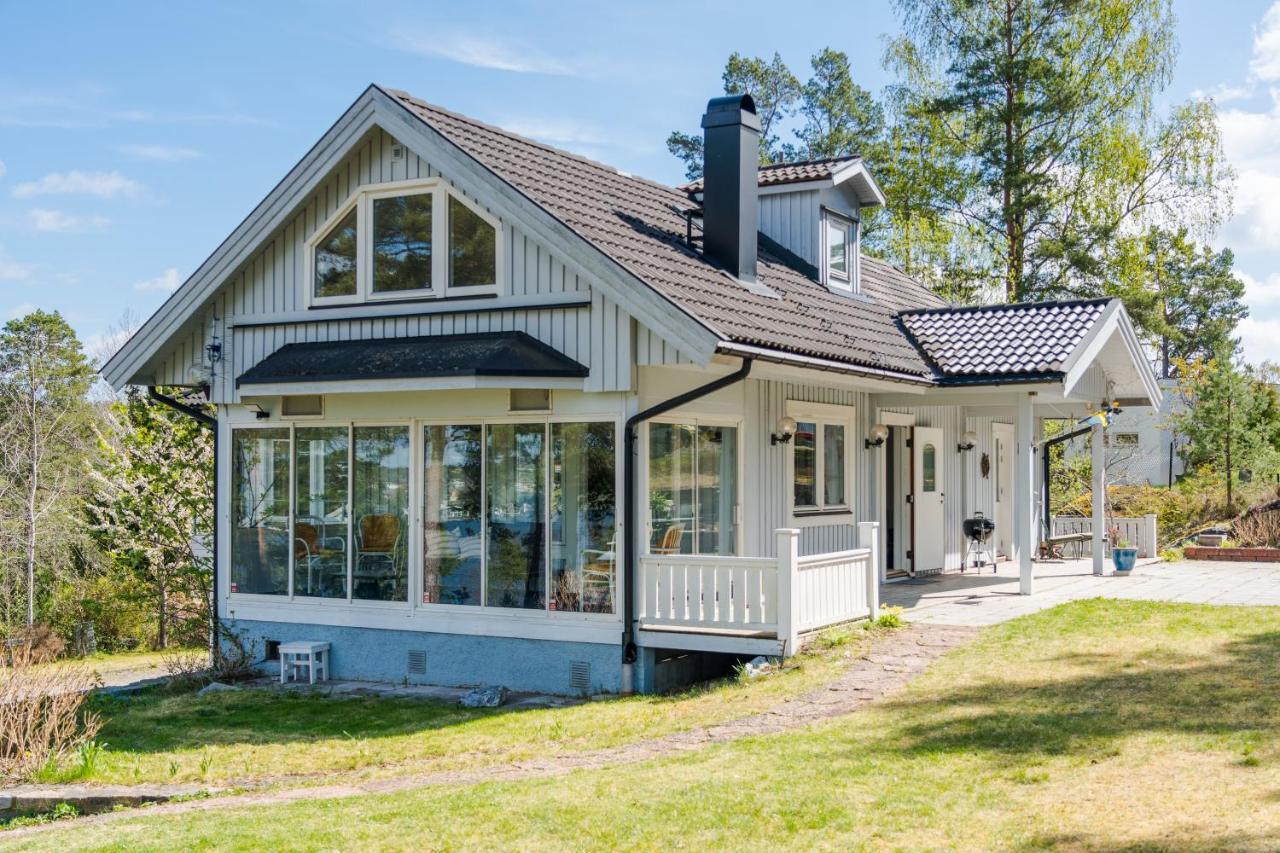 Elegant Home With Stunning Sea View And Garden Stockholm Exterior photo
